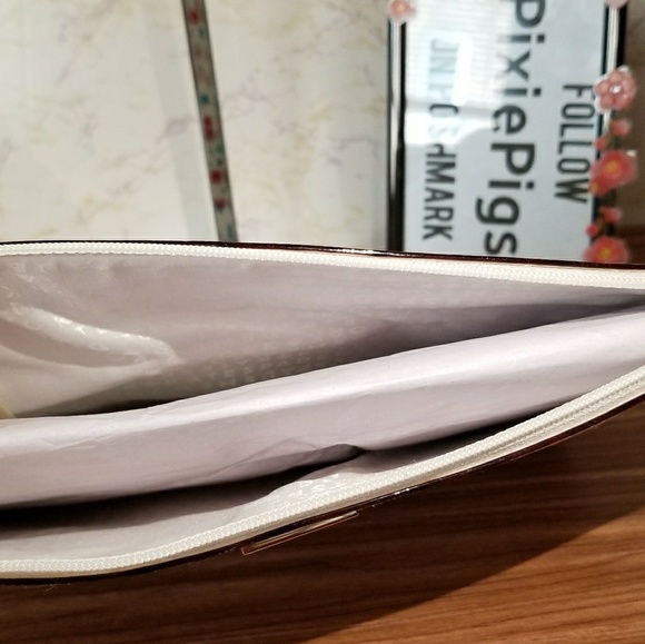 Kate Spade Gia Gardner Greenhouse Floral Pouch - Picture 6 of 6